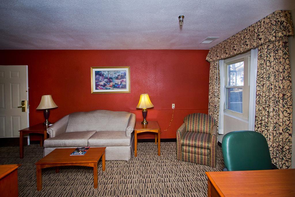 Suburban Extended Stay Hotel Омаха Стая снимка