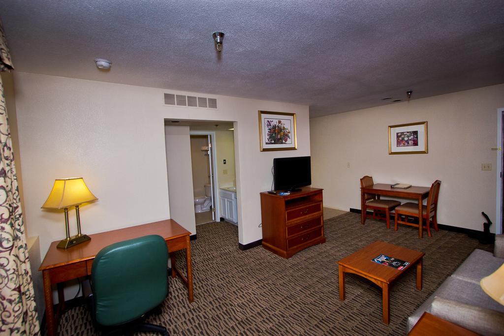 Suburban Extended Stay Hotel Омаха Стая снимка