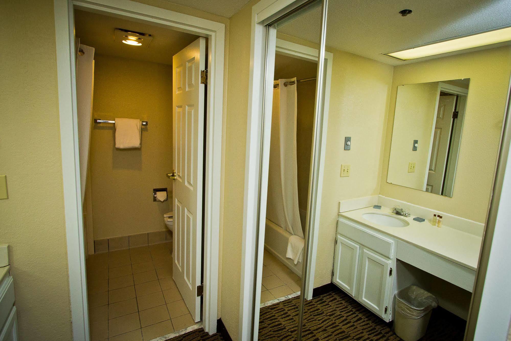 Suburban Extended Stay Hotel Омаха Екстериор снимка